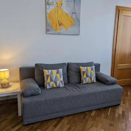 3-bedroom In Town Square Apartment