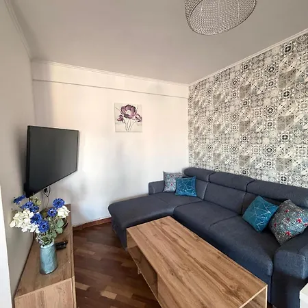 3-bedroom In Town Square Appartement