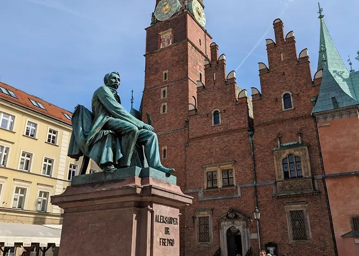 3-bedroom In Town Square Apartment Breslau