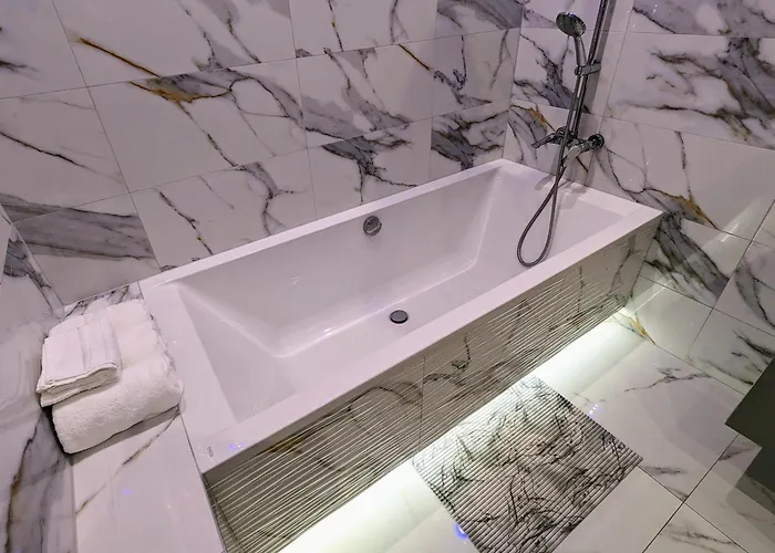 3-bedroom In Town Square Apartment