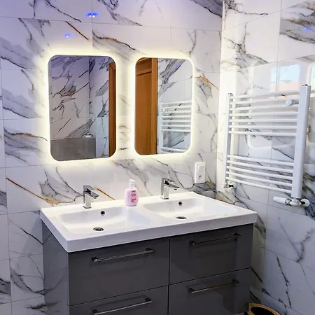 3-bedroom In Town Square Wrocław