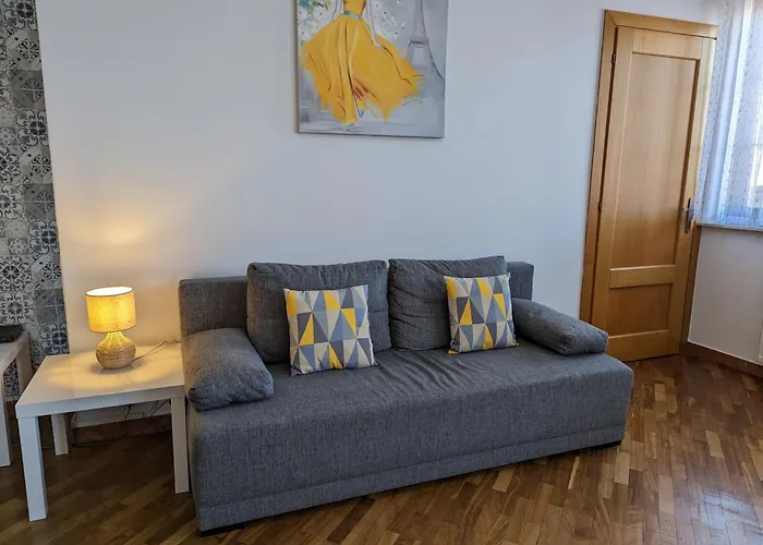 3-bedroom In Town Square Apartment